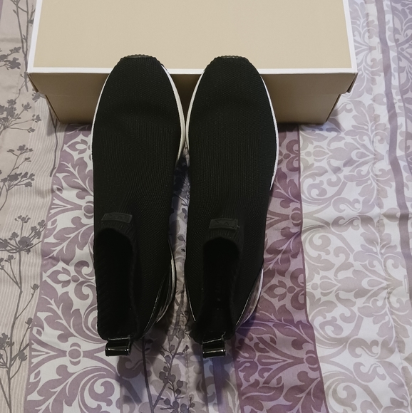 Michael Kors Skyler Bootie Sneaker - Picture 6 of 11
